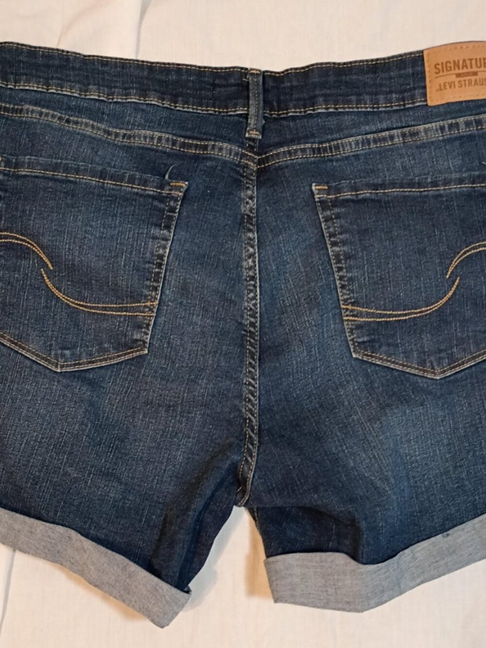 Signature Levi Strauss/Shorts/Womens 14/Medium Wash/Mid Rise Cuffed Denim Stretc - Picture 2 of 7